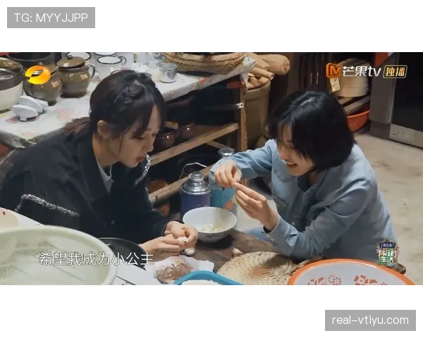 谌龙训练完顺手啃个鸡胸肉,这自律看得我晚饭都不敢点炸鸡了 谌龙训练完顺手啃个鸡胸肉,这自律看得我晚饭都不敢点炸鸡了